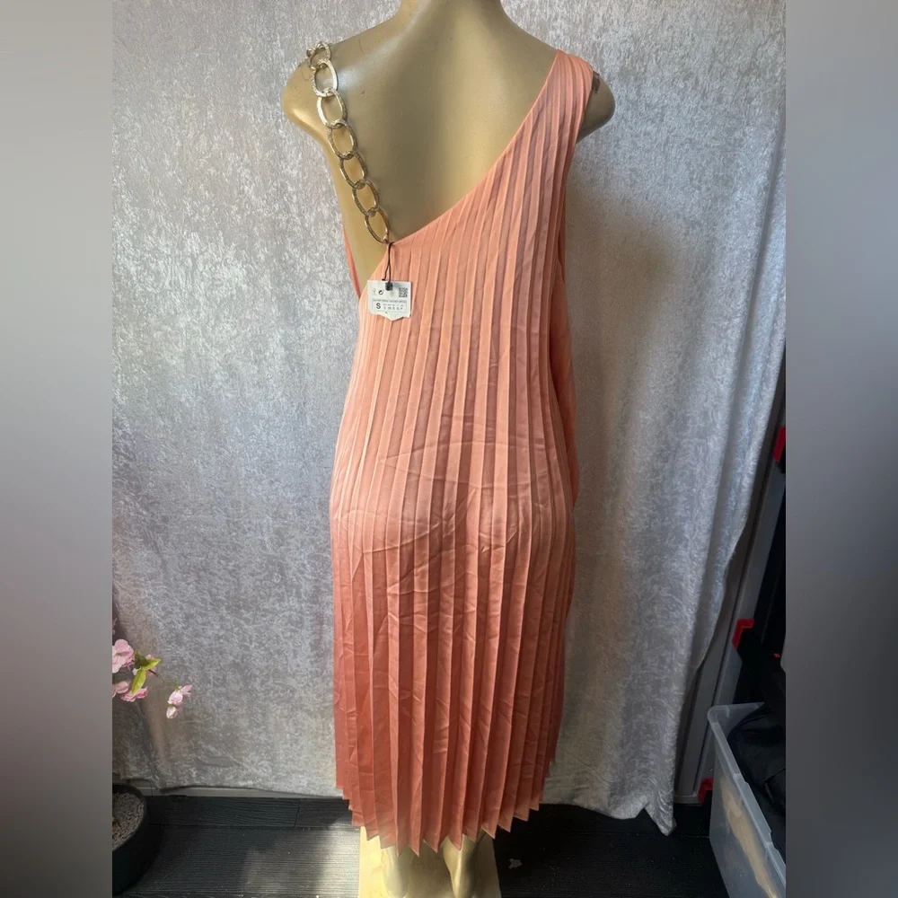 Zara Peach Pleated Midi Dress with Chain Strap - Picture 5 of 8